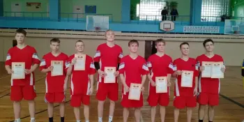 1 место в районных соревнованиях по баскетболу