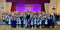 Равнение на юных героев