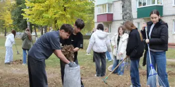 Делаем наш школьный двор чистым и уютным!