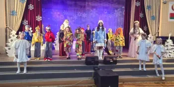 Сказочный переполох в гимназии: проказы Бабы Яги на сцене!